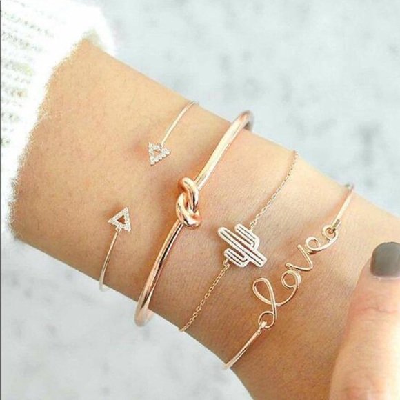 Jewelry - 🆕Set of 4 bangle statement bracelets